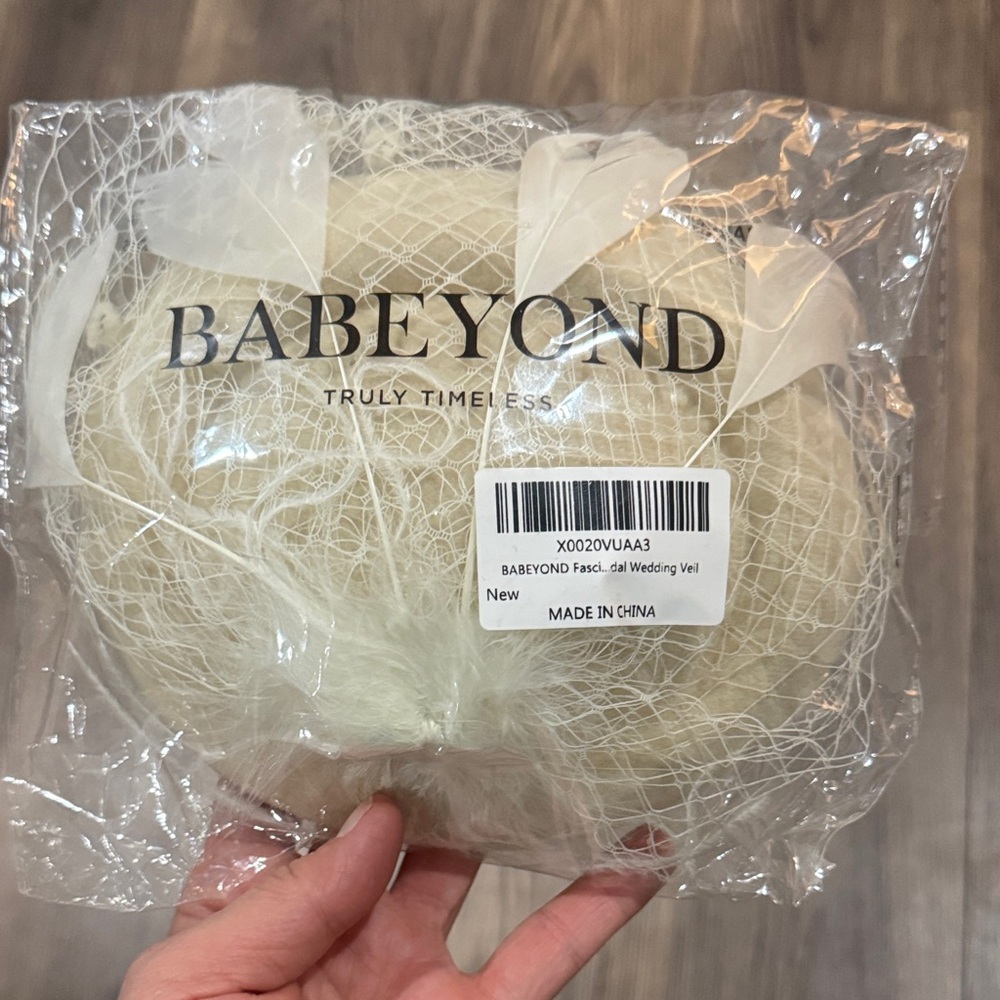 Babeyond Elegant Cream Fascinator with Veil